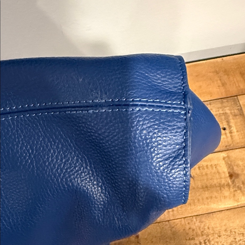 LAGGO Blue Leather Shoulder Bag - Picture 3 of 8
